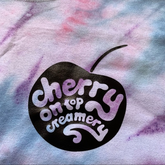 ๐๐ฆ NWOT Tie-Dyed Cheery On Top Creamery T-Shirt - Picture 3 of 5